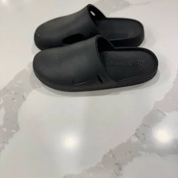 Black Nike  Slip-On Clogs - Picture 2 of 6